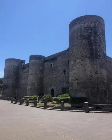 Balcone Sul Castello Ursino Al Centro Storico A Casa Ciuciu