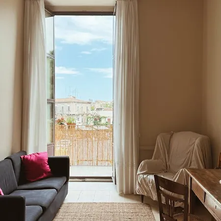 Balcone Sul Castello Ursino Al Centro Storico A Casa Ciuciu *